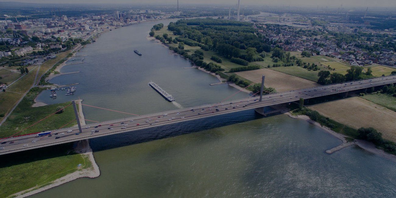 Leverkusener Brücke A1 Stau Autobahn von dronepicr via Flickr CC BY 2 0 bearbeitet