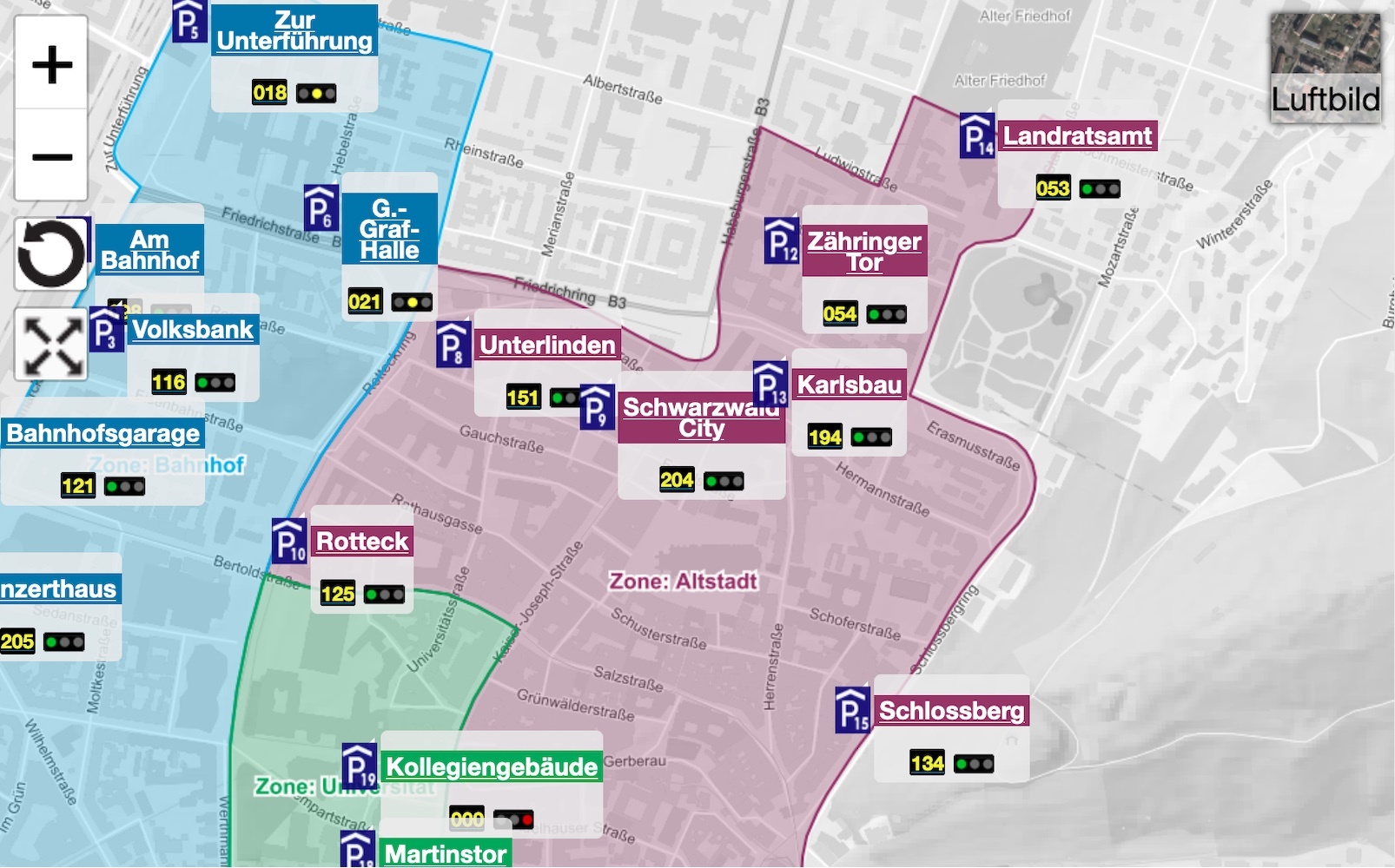 Screenshot einer digitalen Karte der Freiburger Innenstadt, auf der freie Parkplätze mit einem Parkleitsystem angezeigt werden
