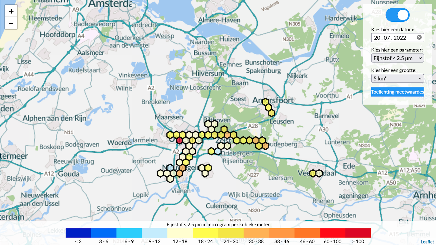 Ausschnitt einer Karte der Niederlande (Region Utrecht), auf der in verschiedenfarbigen Waben die gemessene Feinstaubbelastung am 20. Juli 2022 angezeigt wird