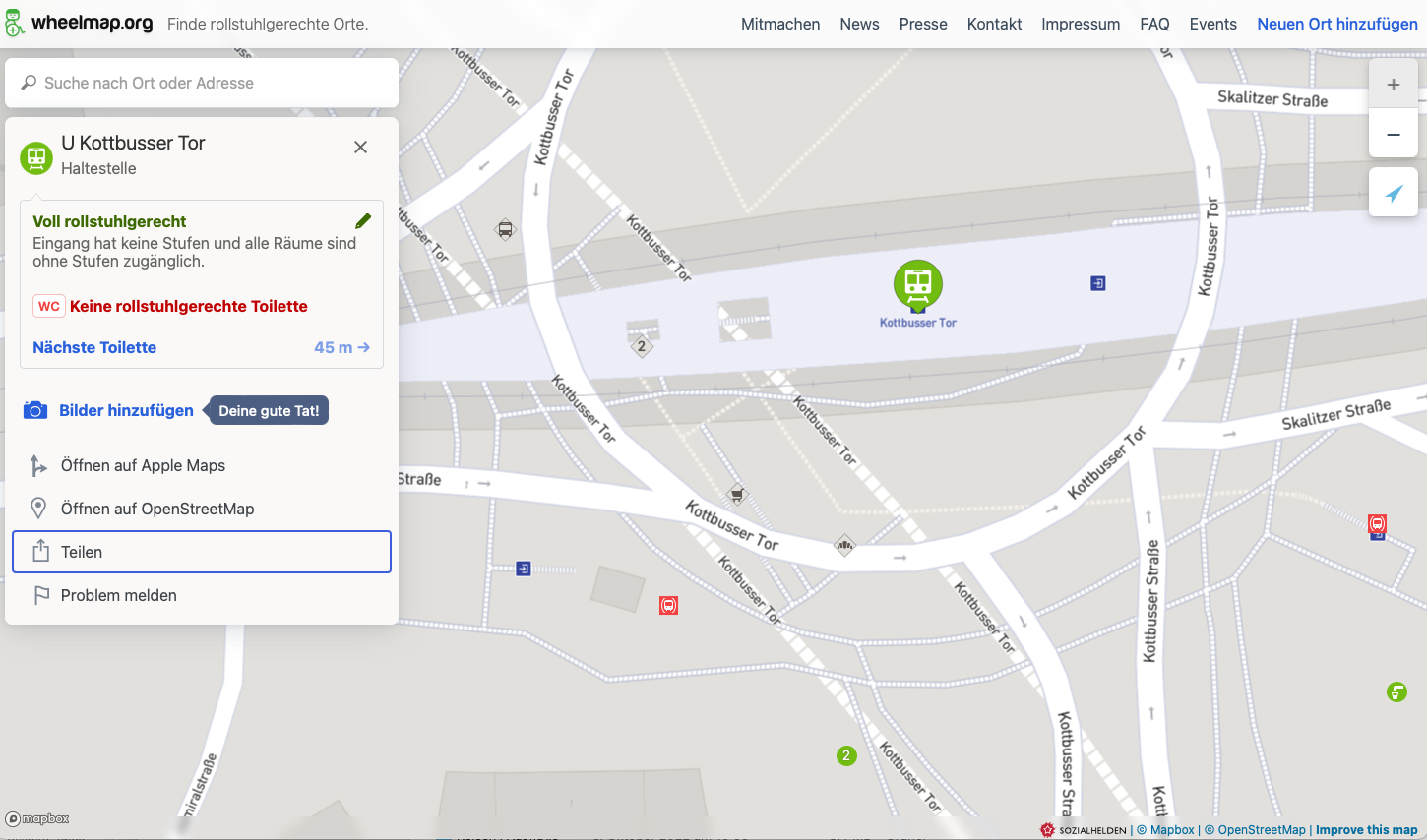 Screenshot eines Ausschnitts des digitalen Stadplans Wheelmap, auf dem Bahnhöfe, Haltestellen, gastronomische und weitere Orte markiert sind. Zu sehen ist auch ein Fenster mit Informationen zu den Rollstuhl-bezogenen Gegebenheiten eines U-Bahnhofs in Berlin
