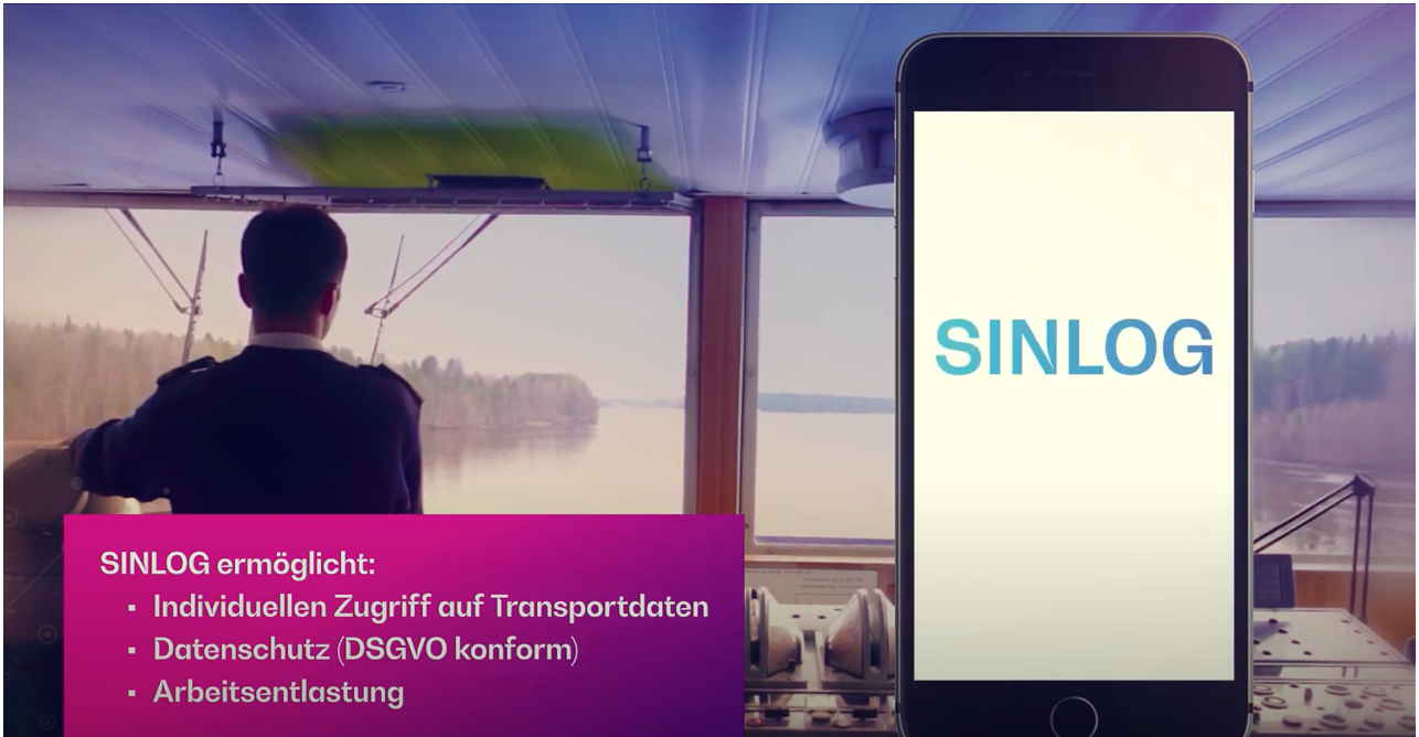 Standbild eines Videos: Mann von hinten, der auf der Brücke eines Schiffes steht und auf's Wasser schaut, daneben ein Smartphone, auf dessen Bildschirm SINLOG steht