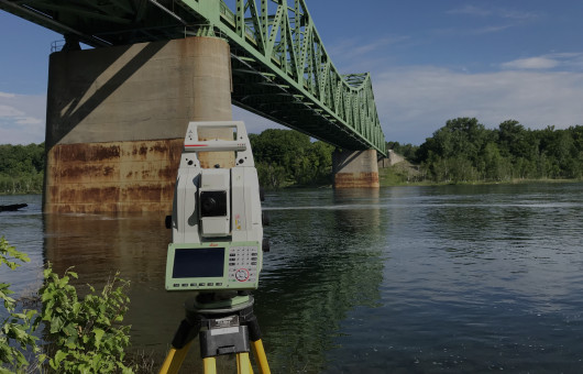 Fathometer Survey Bridge Inspection von Mc Laren Engineering Group via Wikimedia CC BY SA 4 0