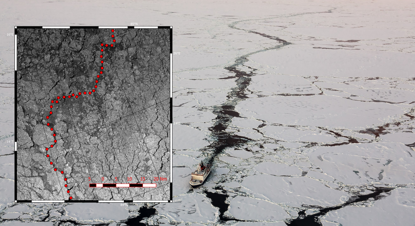 Collage aus einem Screenshot eines Satellitenbildes plus rot markierte Route durch die Eisschollen und einem aus der Luft aufgenommenen Foto eines Schiffes in diesen Abschnitt des Polarmeeres